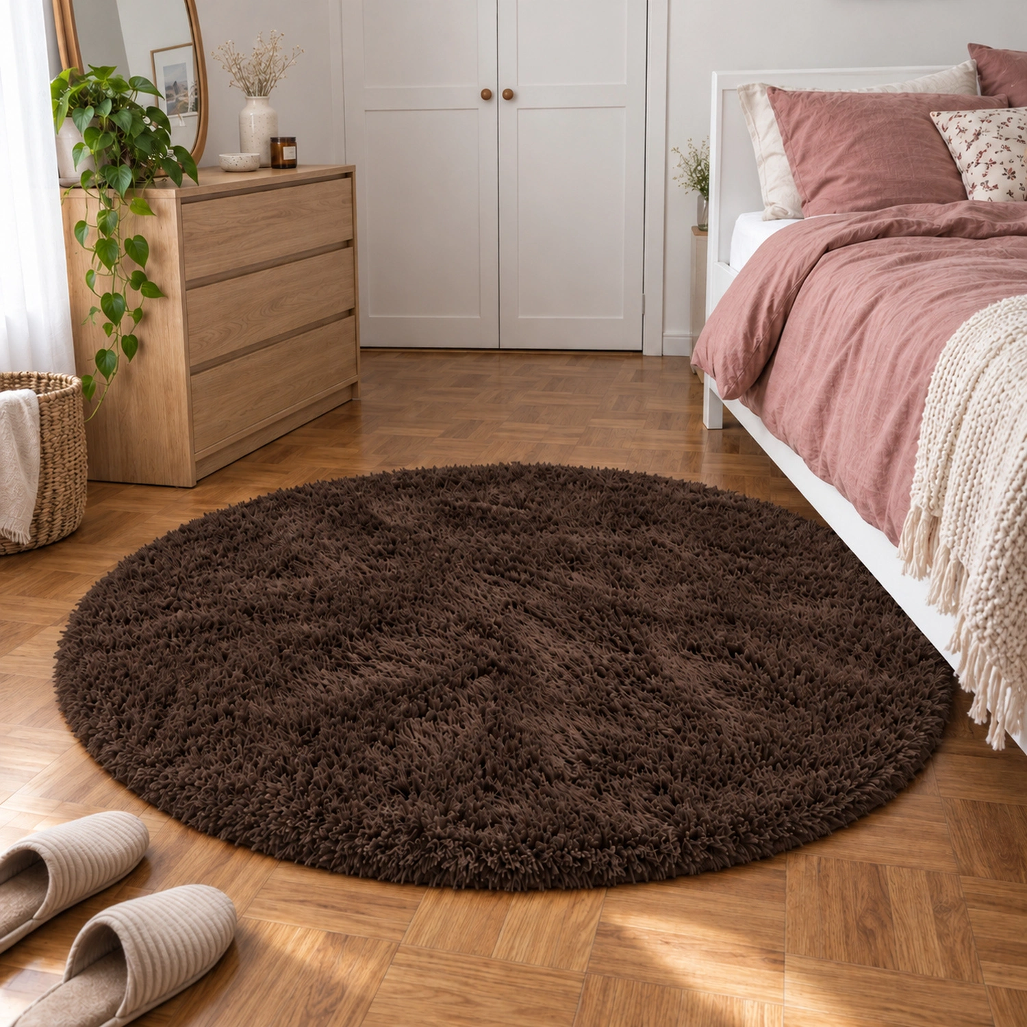 Dywan okrągły Shaggy DarkCoffee 120 cm — sypialnia
