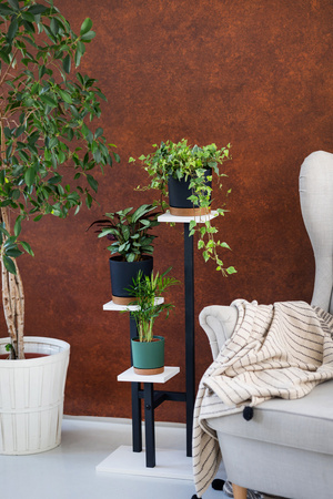 Kwietnik PEAK stojący metalowy stojak na kwiaty rośliny regał 83,5cm, biały