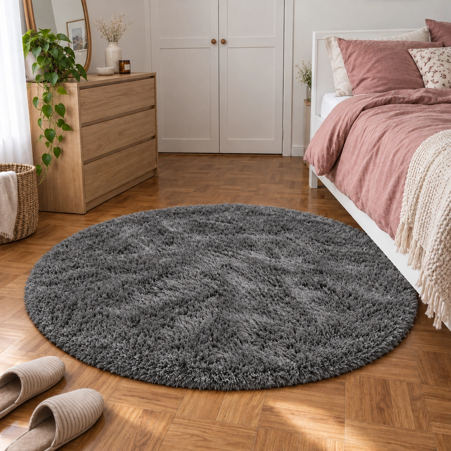 Dywan okrągły Shaggy GreyNight 180 cm — sypialnia